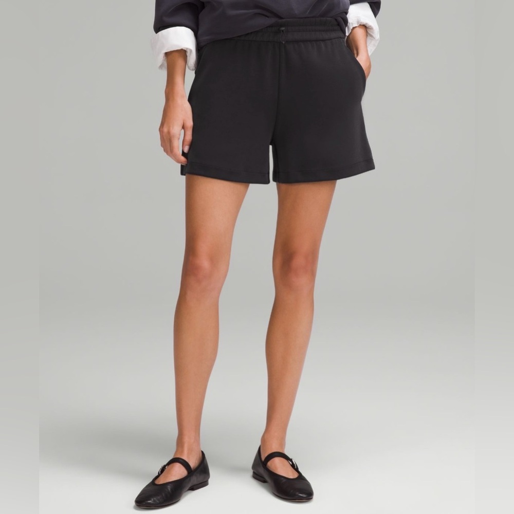 Lululemon Softstreme high-rise 4” short in black